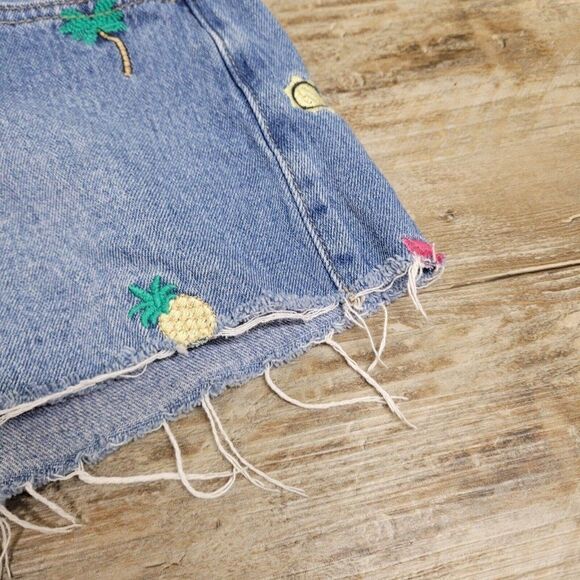 Forever 21 Premium Embroidered Fruit Denim Shorts Blue Women Mid Rise Raw Hem 26 - Picture 5 of 11